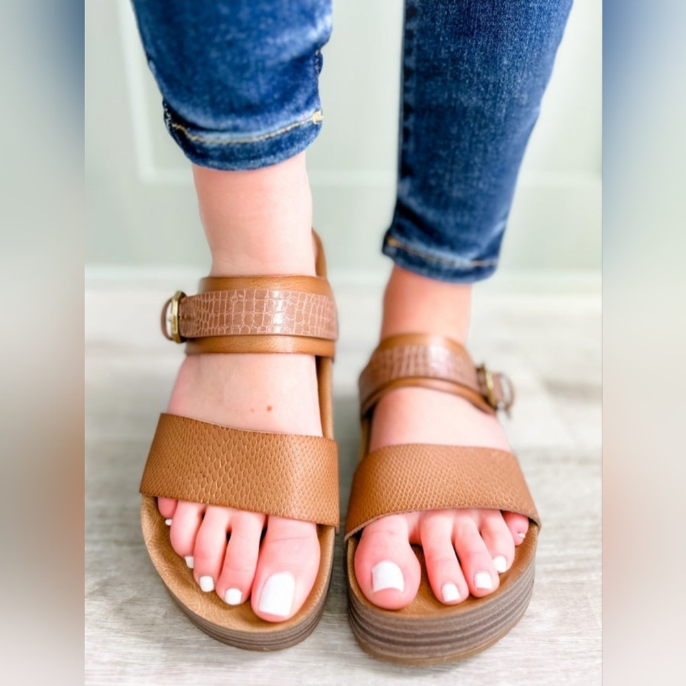 **NIB**Blowfish Platform Sandal w/ Branded Buttons & Buckle Closure (Multiple)